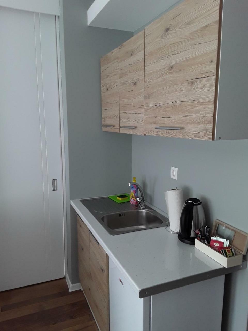 Flower With Free Onsite Parking Apartment Mostar